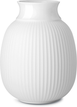Lyngby Porcelæn Porcelæn Curve Vase 12,5 cm. hvit håndlaget porselen