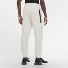 Nike Sportswear Tech Essentials Men's Repel Trousers - White