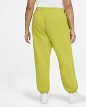 Nike Plus Size - Sportswear Trend Women's Fleece Trousers - Green