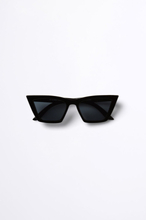Gina Tricot - Sharp cateye sunglasses - solglasögon - Black - ONESIZE - Female